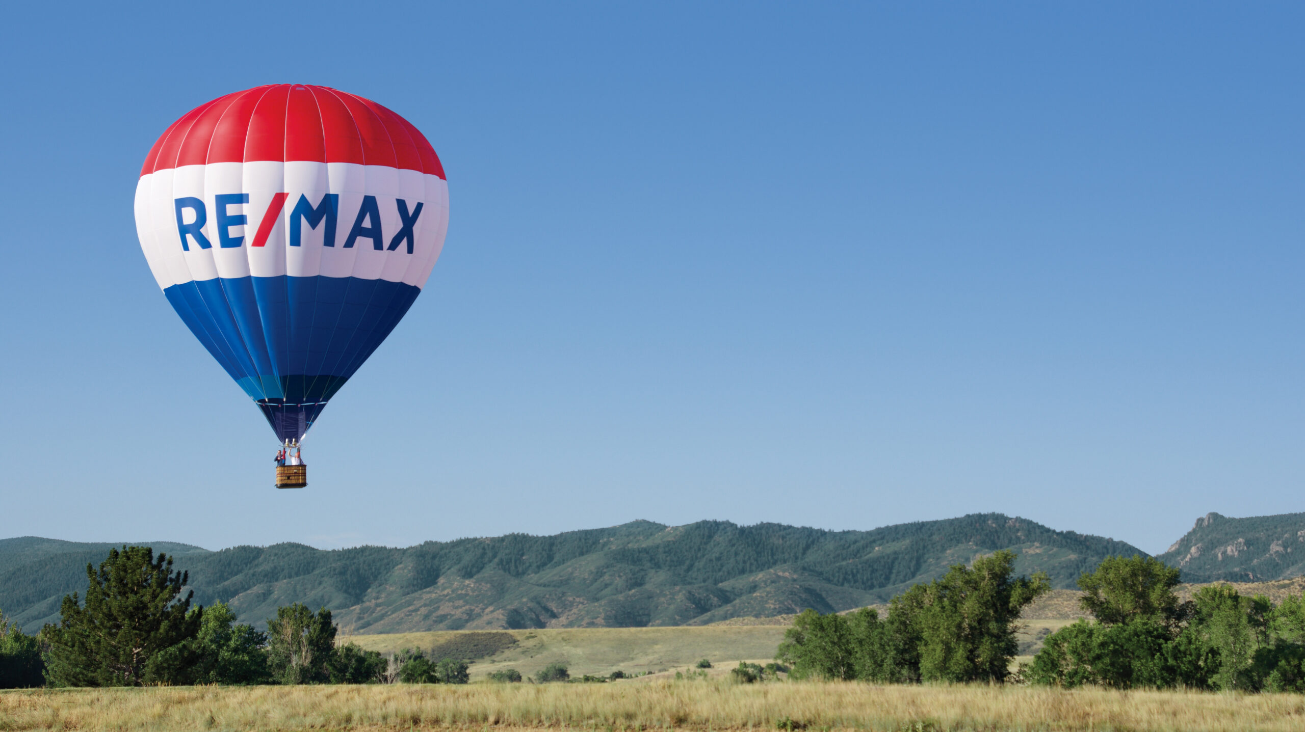 the remax name - remax ballon in the sky