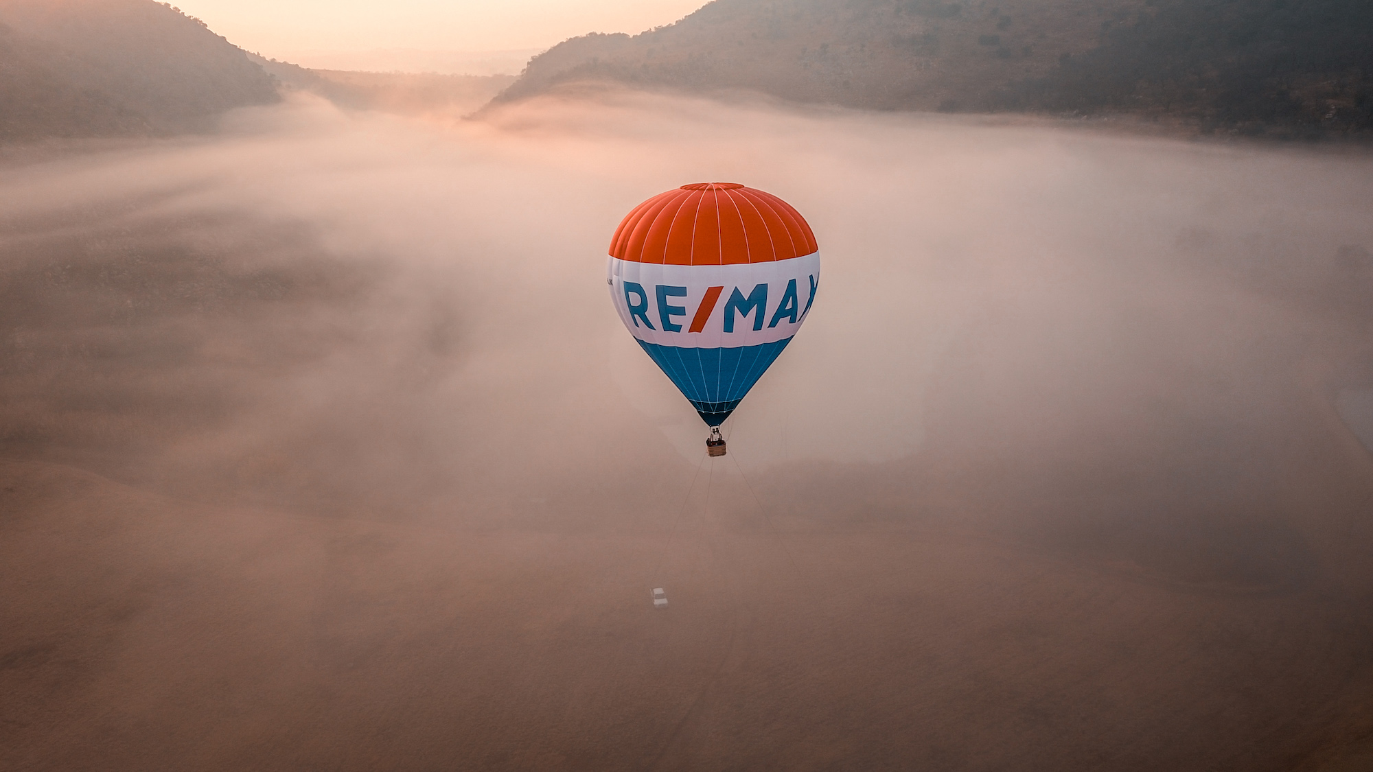 how re/max aims higher, re/max ballon high up in the sky